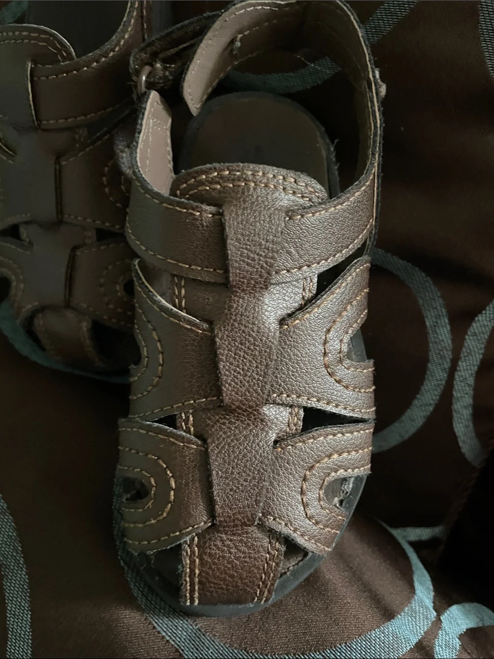 💙 Carter’s brown Strappy shoes w adj Velcro strap size 8 Great for wide feet 👣
